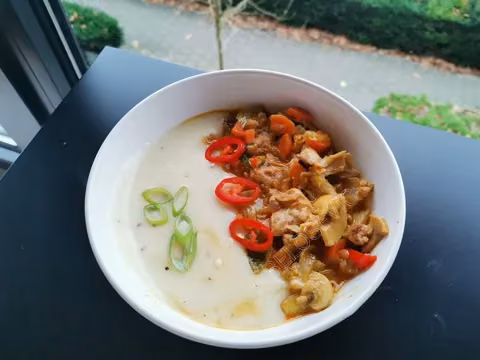 Chicken with semolina mash