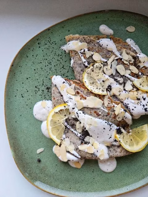 Crêpe with poppy seed
